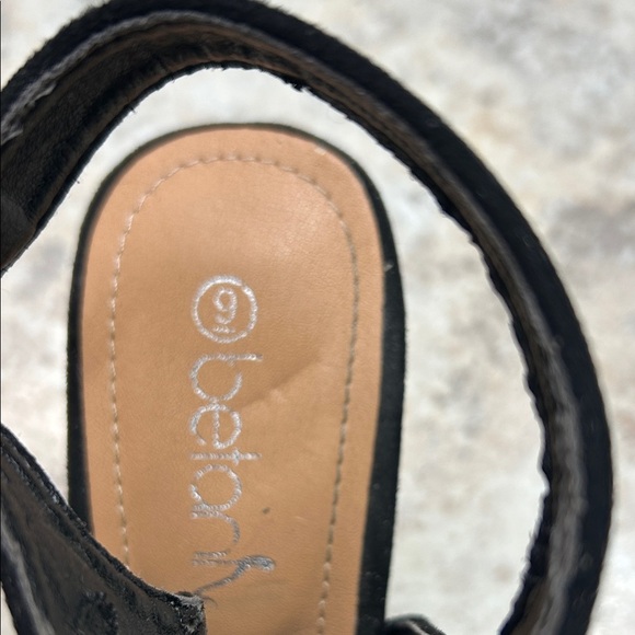 Beton Black Women's Open Toe Block Heels - Picture 2 of 3